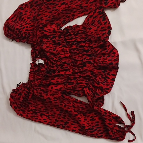 TOPSHOP RED/BLACK LONGSLEEVES CROP TOP - Picture 3 of 9